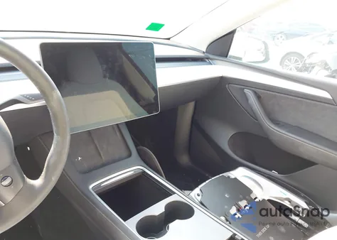 2023 Tesla Model Y Awd/Long Range Dual Motor All-Wheel Drive z USA, uszkodzony, nr VIN 7SAYGAEE2PF648446